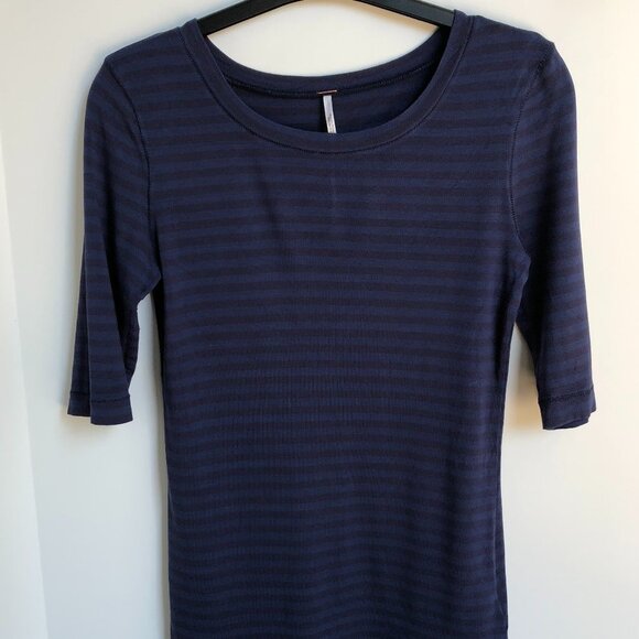 Free People Casual Stripped Scoop Neck 1/2 Sleeve Top Blue Size XS - Picture 9 of 9